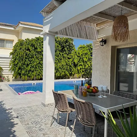 Konnos Retreat 3br - Walk To