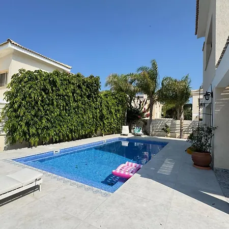 Villa Konnos Retreat 3br - Walk To Protaras