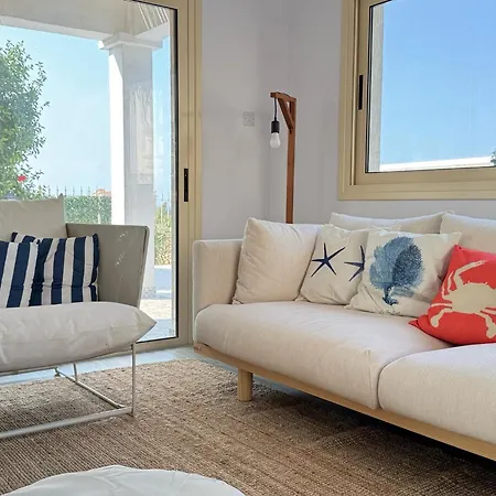 Konnos Retreat 3br - Walk To *