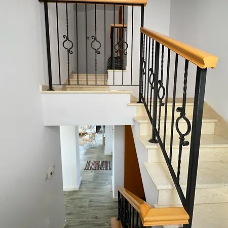 Konnos Retreat 3br - Walk To