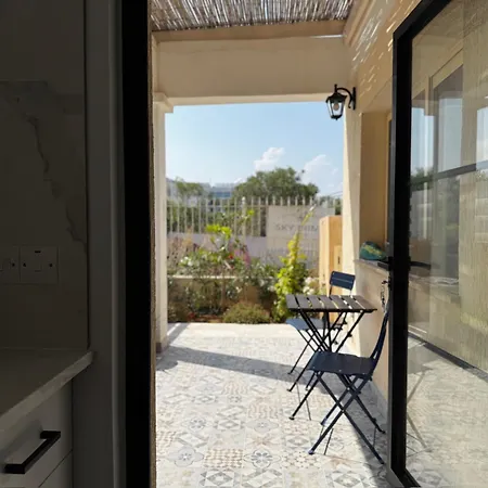 Villa Konnos Retreat 3br - Walk To